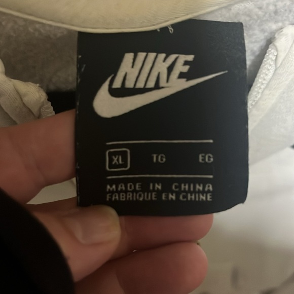 Nike Sweatshirt - Picture 2 of 3